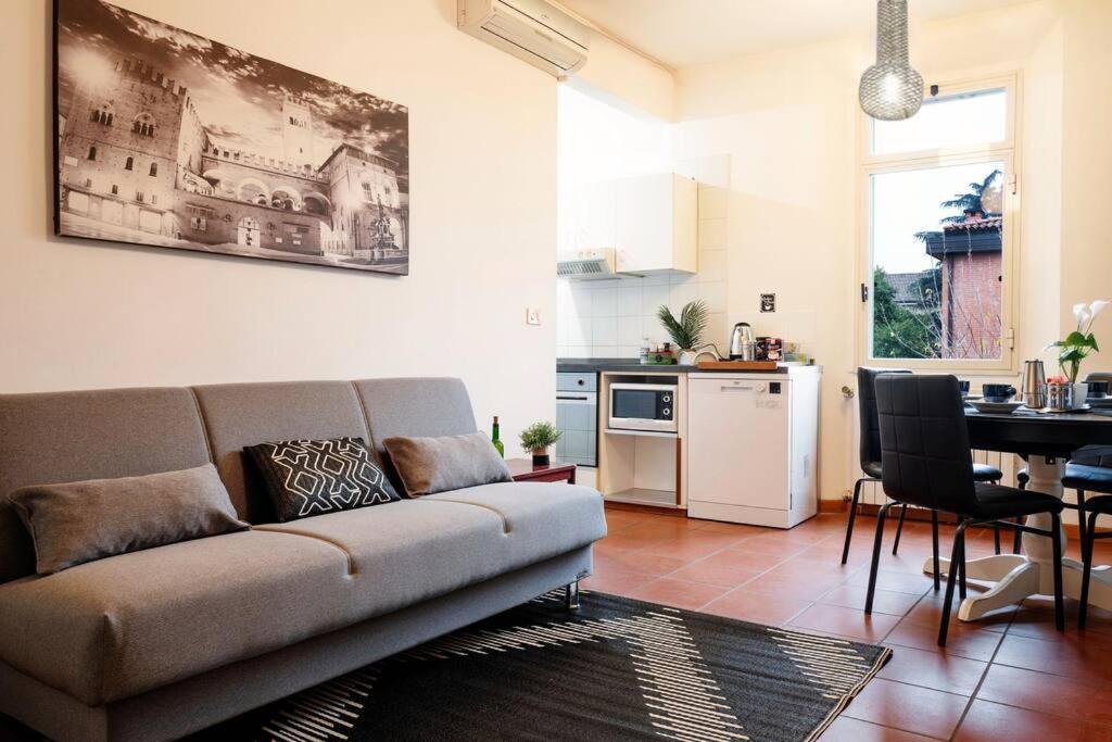 The Attico Chic Urban Free Parking Apartment โบโลญญา ภายนอก รูปภาพ